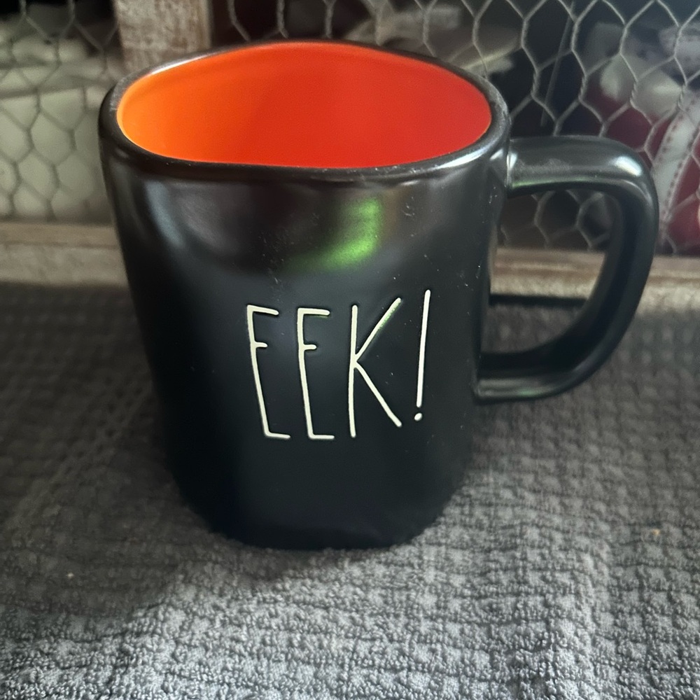 Rae Dunn Eek mug